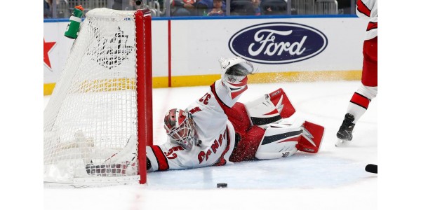 Carolina Hurricanes slo New York Islanders, men Raanta er skadet