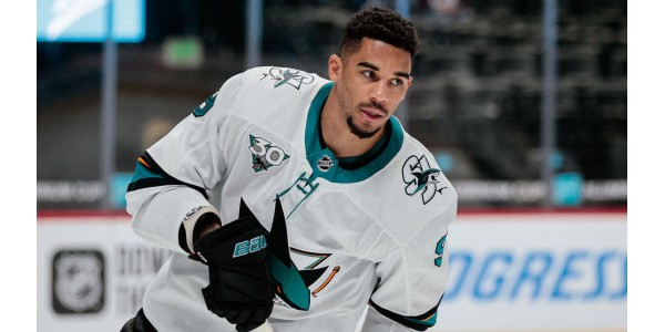 Evander Kane har blitt forlatt før han i det hele tatt spilte denne sesongen