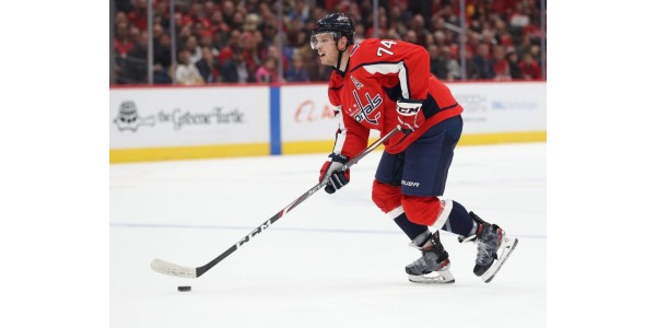 John Carlson hjalp Washington Capitals med å score vinnermålet