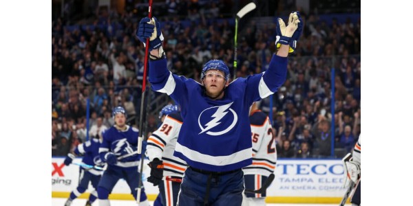 Corey Perry scorer karrierens 400. mål