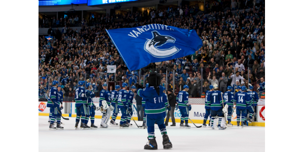Travis Green og Jim Benning får sparken av Vancouver Canucks