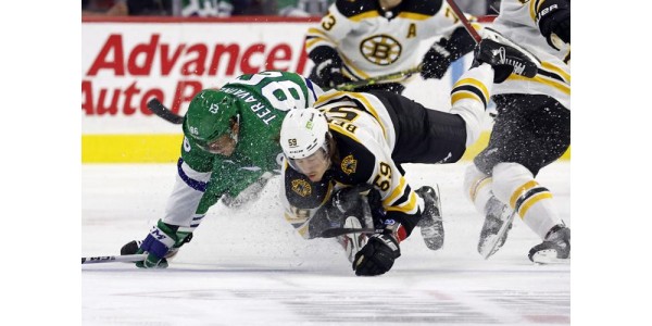 Boston Bruins voitti Carolina Hurricanesin 4-3, Pastrnak sijoittui 50, 51.