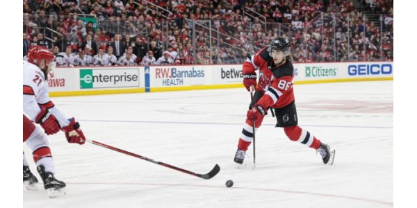 New Jersey Devils 3-0 Carolina Hurricanes, Vanecek gjør 32 redninger