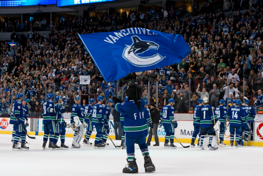 Travis Green og Jim Benning får sparken av Vancouver Canucks