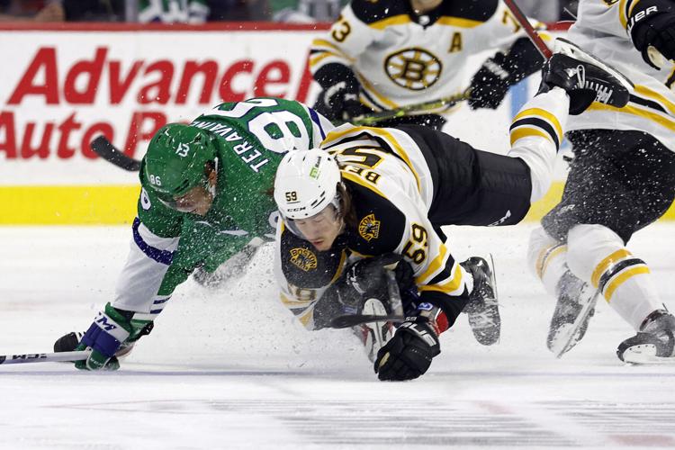 Boston Bruins voitti Carolina Hurricanesin 4-3, Pastrnak sijoittui 50, 51.