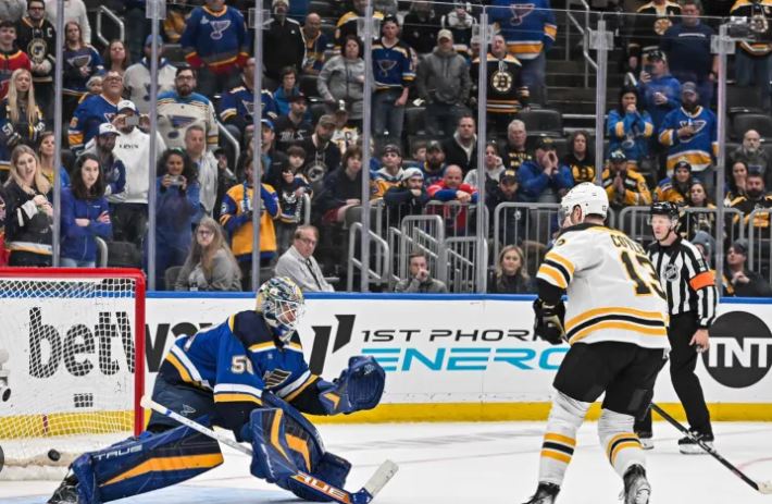 Boston Bruins blir 4. lag i NHL-historien som oppnår 60 seire