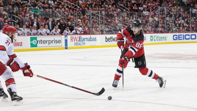 New Jersey Devils 3-0 Carolina Hurricanes, Vanecek gjør 32 redninger